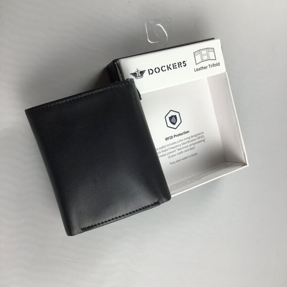 Men's Dockers® RFID-Blocking Extra-Capacity Trifold Wallet - Picture 5 of 8